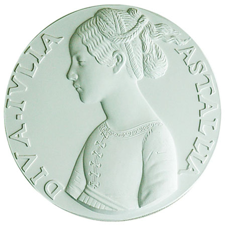 Astallia(八月) 髪の毛を編んだ女性の横顔の石膏原型。1450年頃ピサネロ以降の作品で復刻制作された。